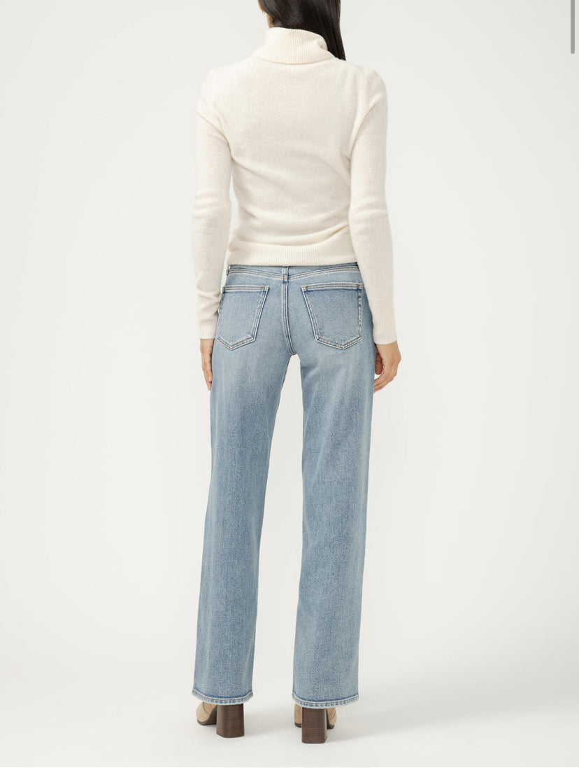 SILVER JEANS | Loose & Low Rise Straight Leg Jeans AGR221