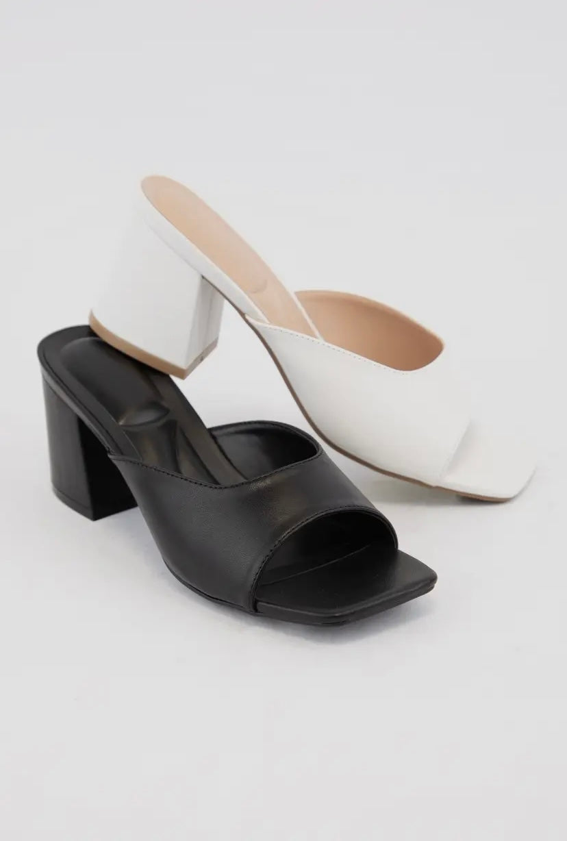 Darra Heels | Black