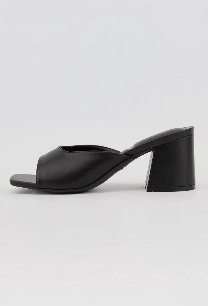 Darra Heels | Black