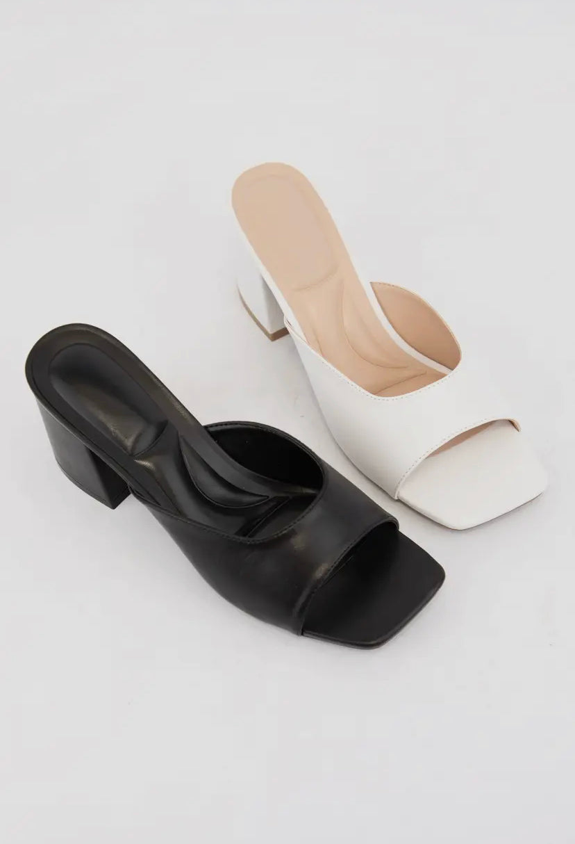 Darra Heels | Black