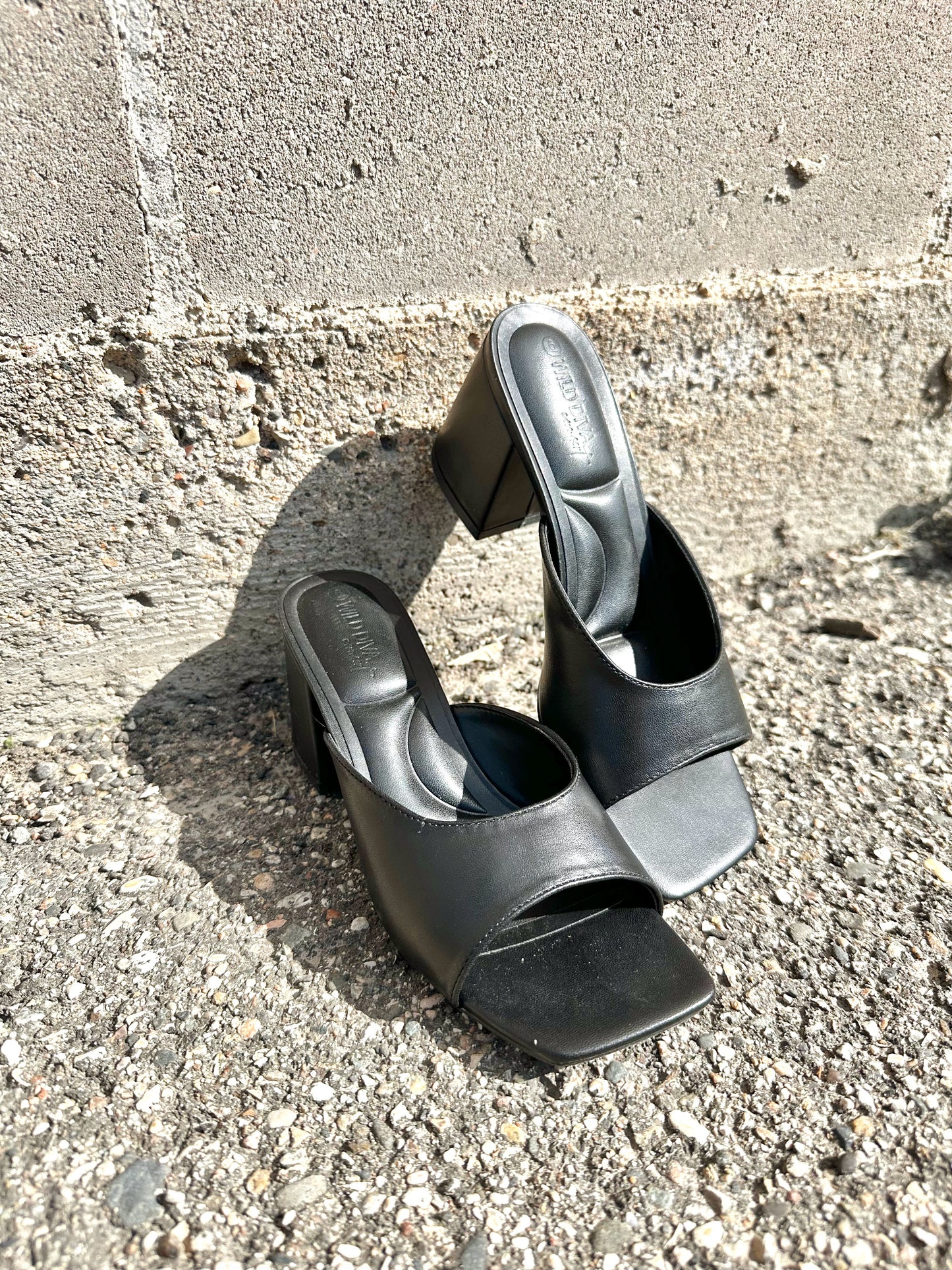 Darra Heels | Black