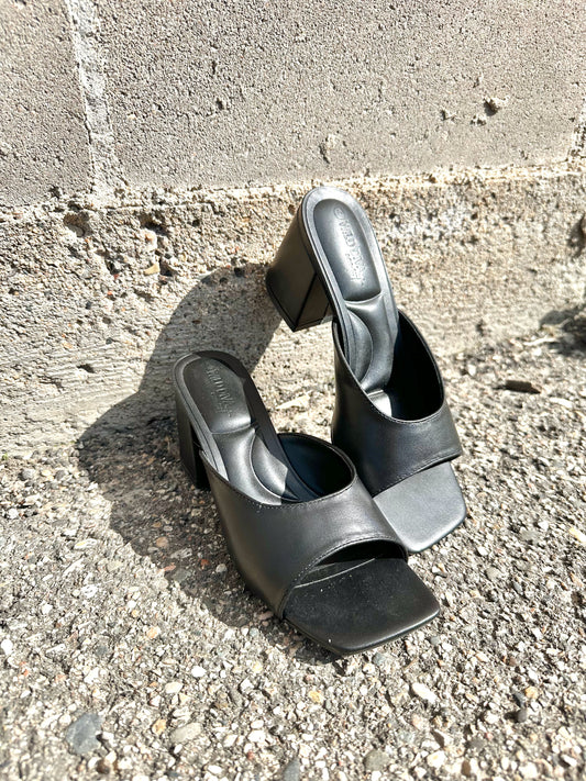 Darra Heels | Black