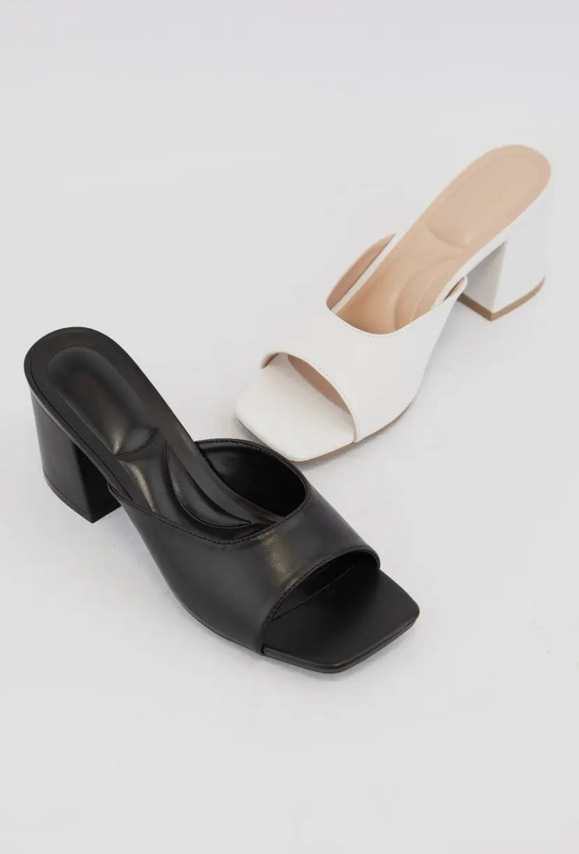 Darra Heels | Black