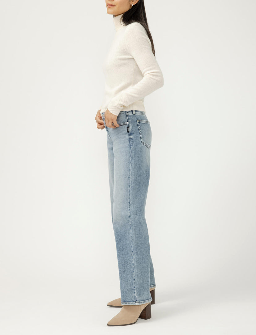 SILVER JEANS | Loose & Low Rise Straight Leg Jeans AGR221