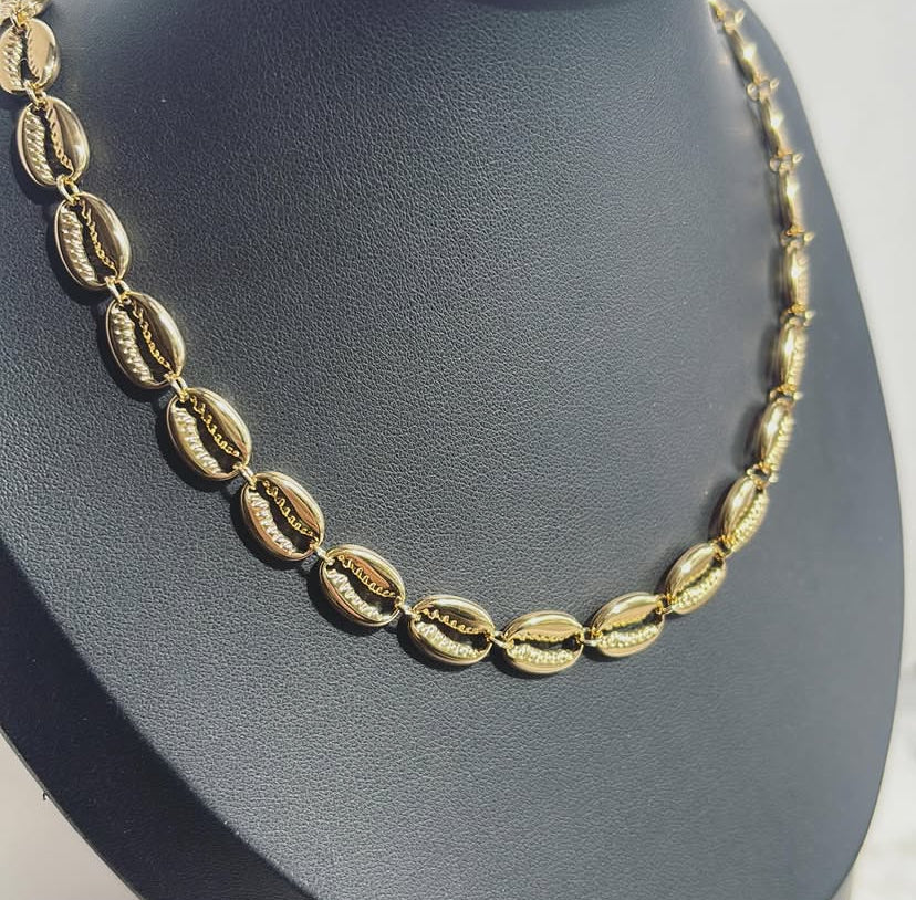 UNBOUNDED | Golden Cowrie Shells Necklace