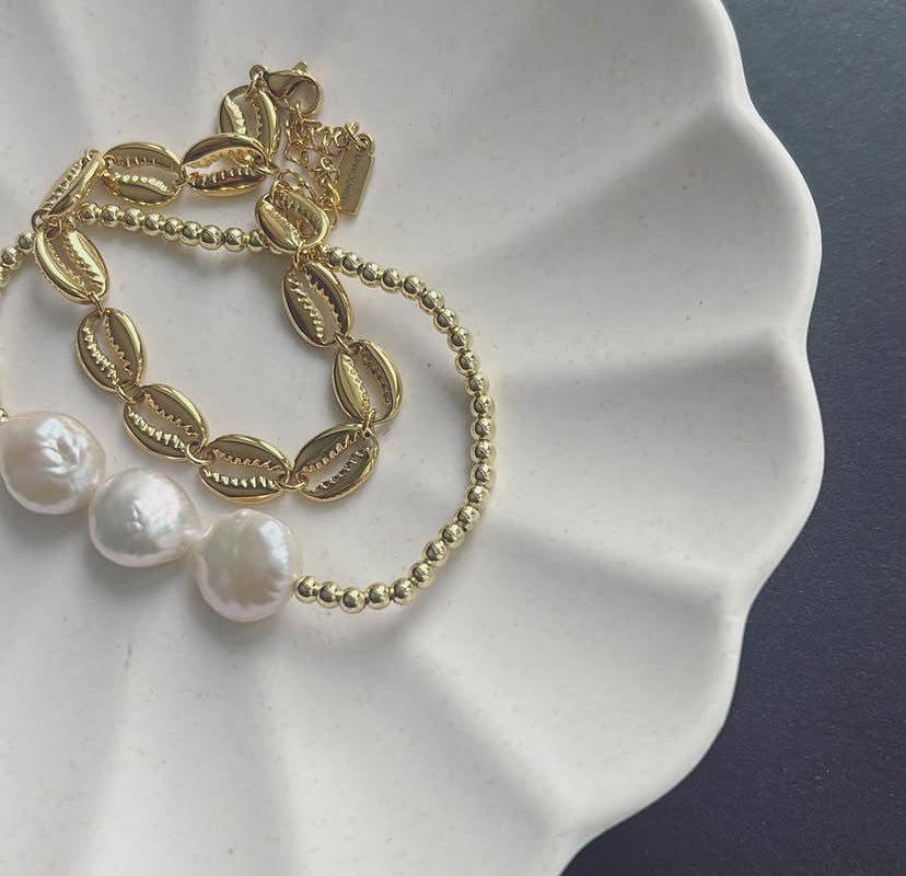 UNBOUNDED | Golden Cowrie Shells Bracelet