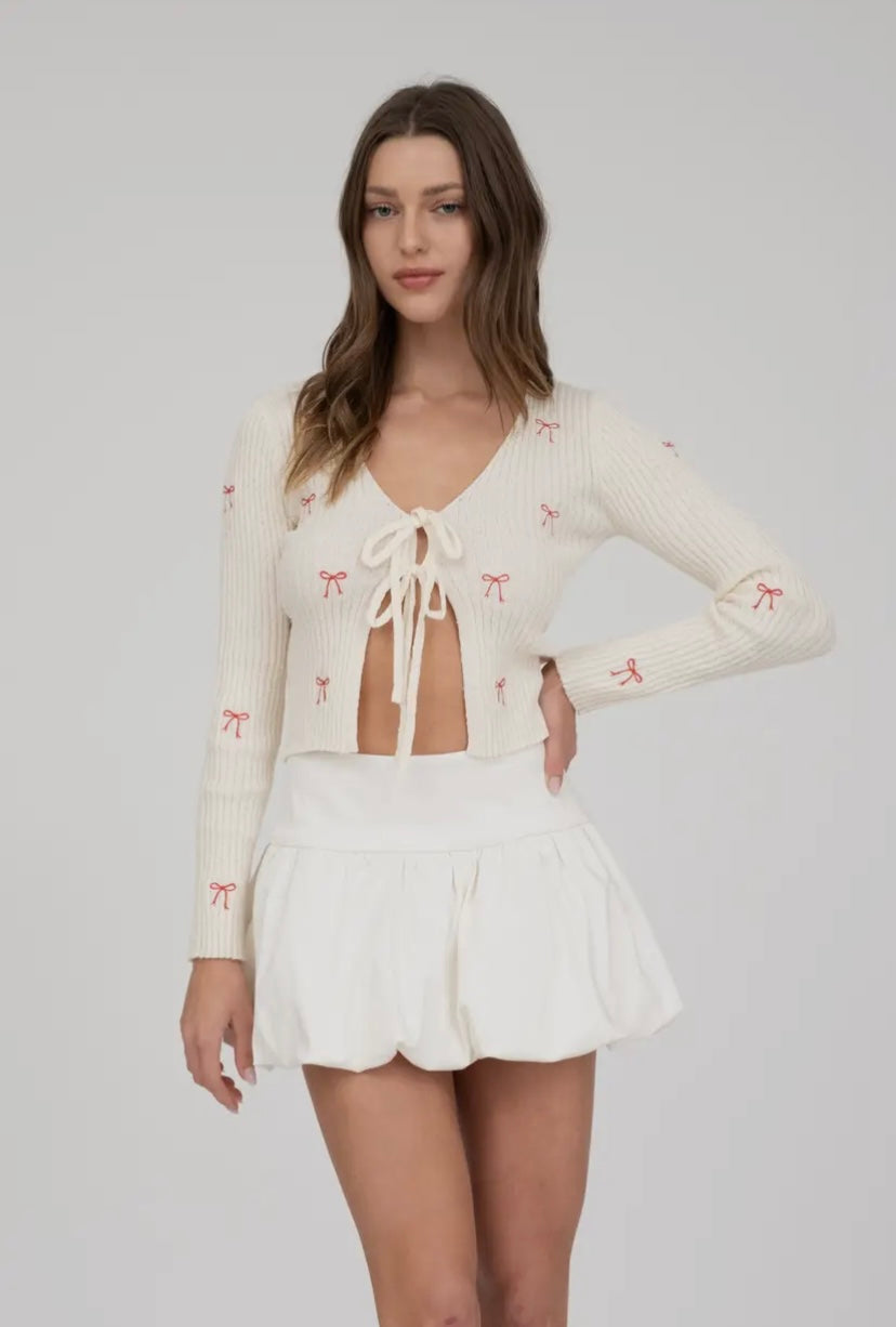 Besette Bow Embroidered Top | Cream