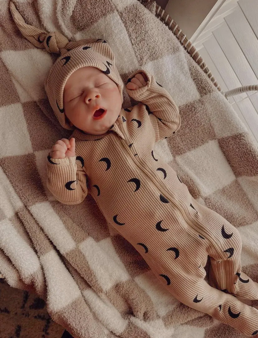 Organic Waffle 2-Way Zip Onesie | Tan/Black Moon