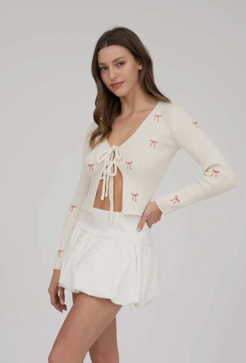 Besette Bow Embroidered Top | Cream