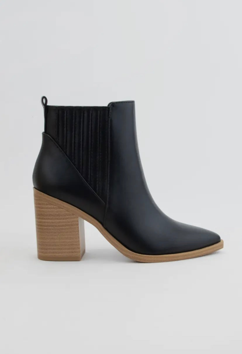 The Luxe Pointed Chelsea Boot