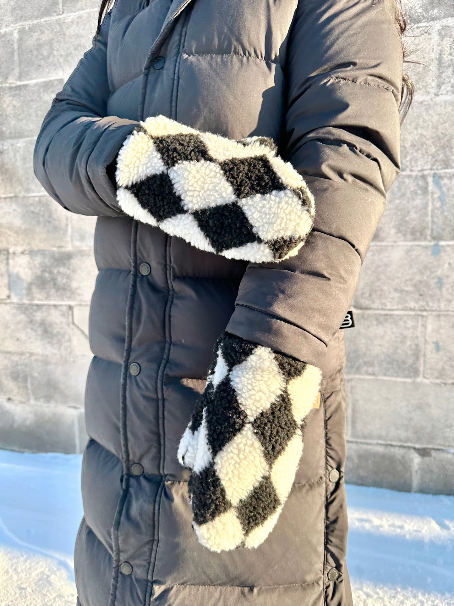 Diamond Checker Sherpa Mittens | 2 Colour Options