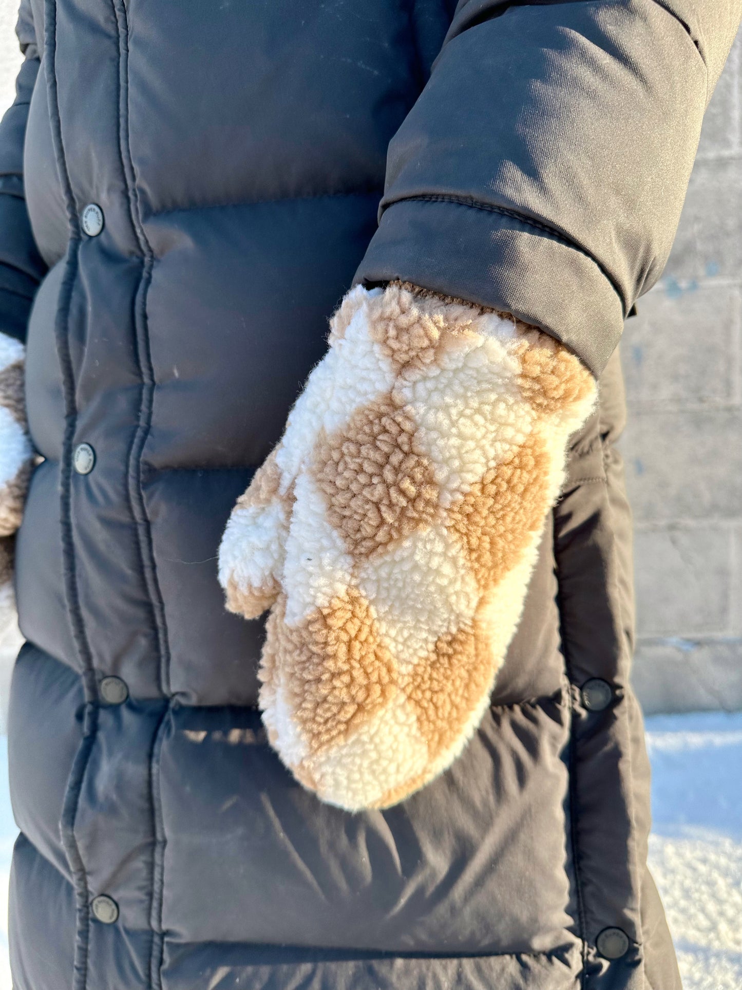 Diamond Checker Sherpa Mittens | 2 Colour Options